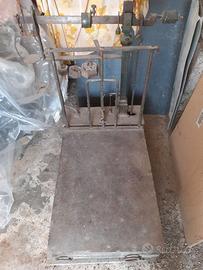 Basacuna pesa merci e persone