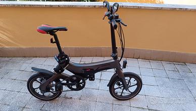 Bicicletta pieghevole pedalata assistita