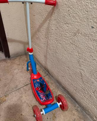 bicicletta  e trotinette per bambina