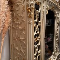 Vetrina in stile barocco veneziano