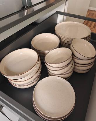Set stoviglie gres porcellanato Sklum.