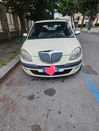 lancia y 
