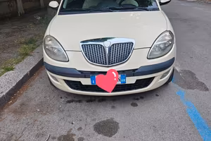 lancia y 