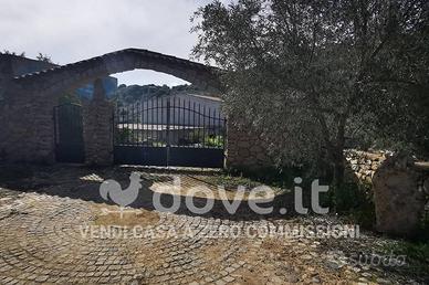 Rustico / Casale di 140 m² con 4 locali e box auto