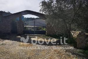 Rustico / Casale di 140 m² con 4 locali e box auto