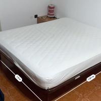 Letto matrimoniale con doghe in legno