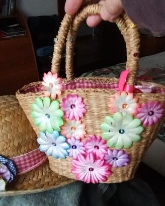 Borsa e cappellino in rafia/paglia, con fiori