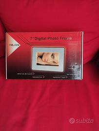 Digital photo frame