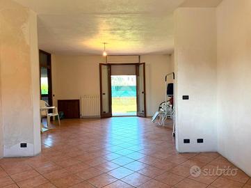 VILLA A SCHIERA A ALTOPASCIO