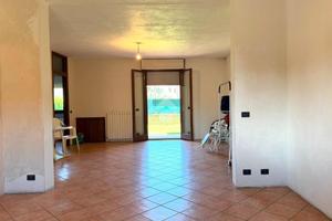 VILLA A SCHIERA A ALTOPASCIO