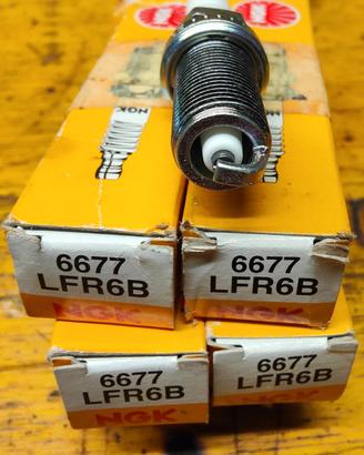 Candela auto NGK  6677 LFR6B