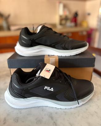 Sneakers FILA nere e bianche NUOVE, taglia 45