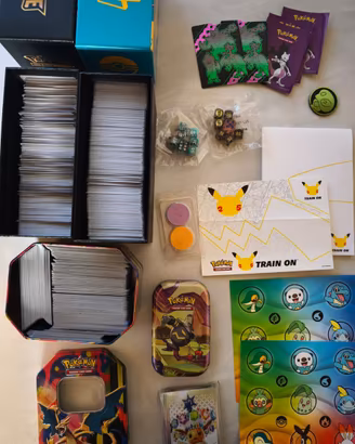 Mega lotto carte pokemon + gadget e omaggi ✨