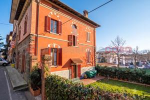 Villa o villino Barga [UG008MDVRG]