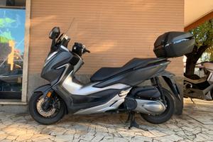 Honda Forza 300 Deluxe