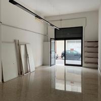 Ampio locale commerciale