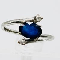 Anello zaffiro blu e diamanti naturali