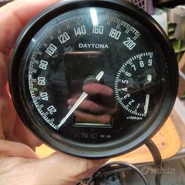 contakilometri digi Daytona velona