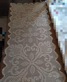 Elegante corsia a uncinetto beige fatta a mano