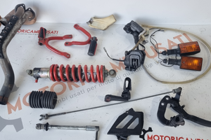 Vari ricambi Yamaha tenere 34l