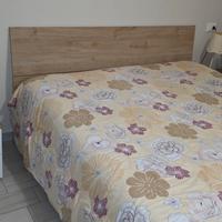 letto matrimoniale e comodini