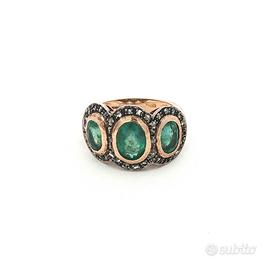 Anello trilogy in oro rosa con smeraldi ovali