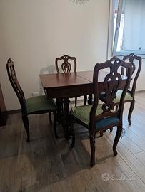 Tavolo vintage con sedie 