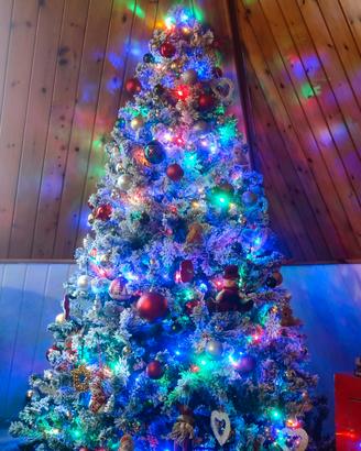 albero di Natale con neve