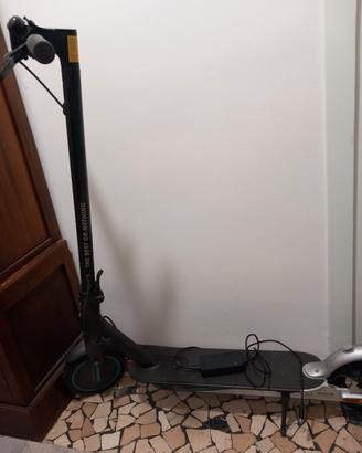 Xiaomi Mi Electric Scooter Pro 2 Mercedes-AMG Petr