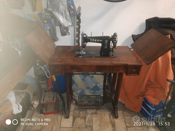 Macchina da cucire Necchi con mobile d epoca