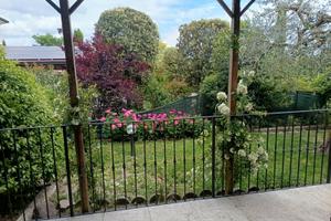Bilocale con terrazza, giardino privato e garage