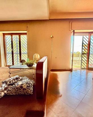 Appartamento di 160 m² con più di 5 locali e box a