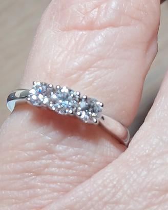 Trilogy in oro bianco con diamanti 