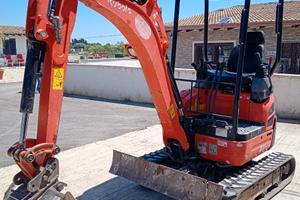 Kubota U17 anno 2020 a floridia