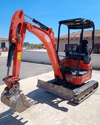 Kubota U17 anno 2020 a floridia