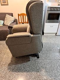 poltrona alzapersona seminuova