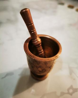 antico mortaio di bronzo