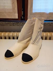 Stivaletto alto Chanel con fibbie