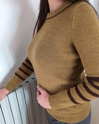 Maglione lavorato a macchina rifinito a mano