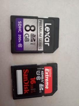 due schede di memoria 
 Lexar 8gb, Sandisk Extreme