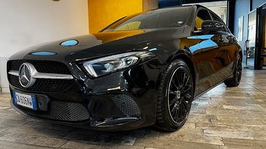 MERCEDES-BENZ A 180 d Premium