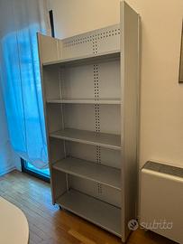 Libreria in alluminio Amalgama con rotelle