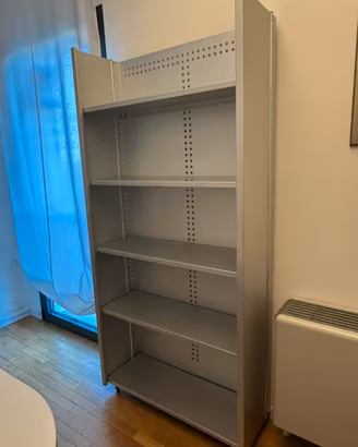 Libreria in alluminio Amalgama con rotelle