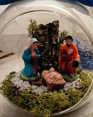 Palla di Natale con presepe