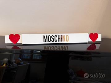 Insegna MOSCHINO