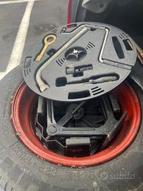 4 termiche, 1 ruota di scorta a e1 kit di scorta