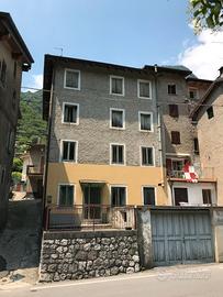 A San Gaetano (Valstagna) casa di 4 piani con 2 in