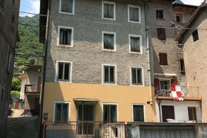 A San Gaetano (Valstagna) casa di 4 piani con 2 in