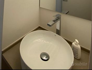 lavabo con rubinetto