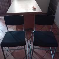 Due scabelli neri da Ikea